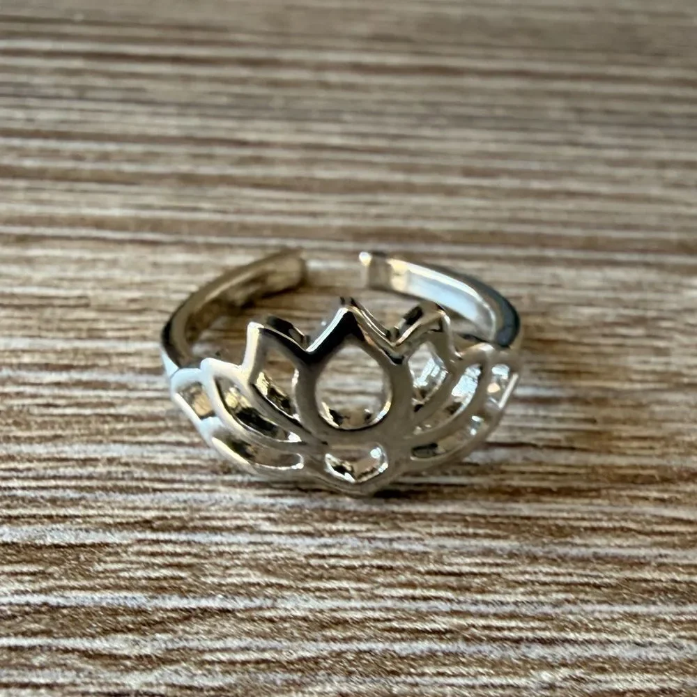 Silver Lotus toe Ring N1200